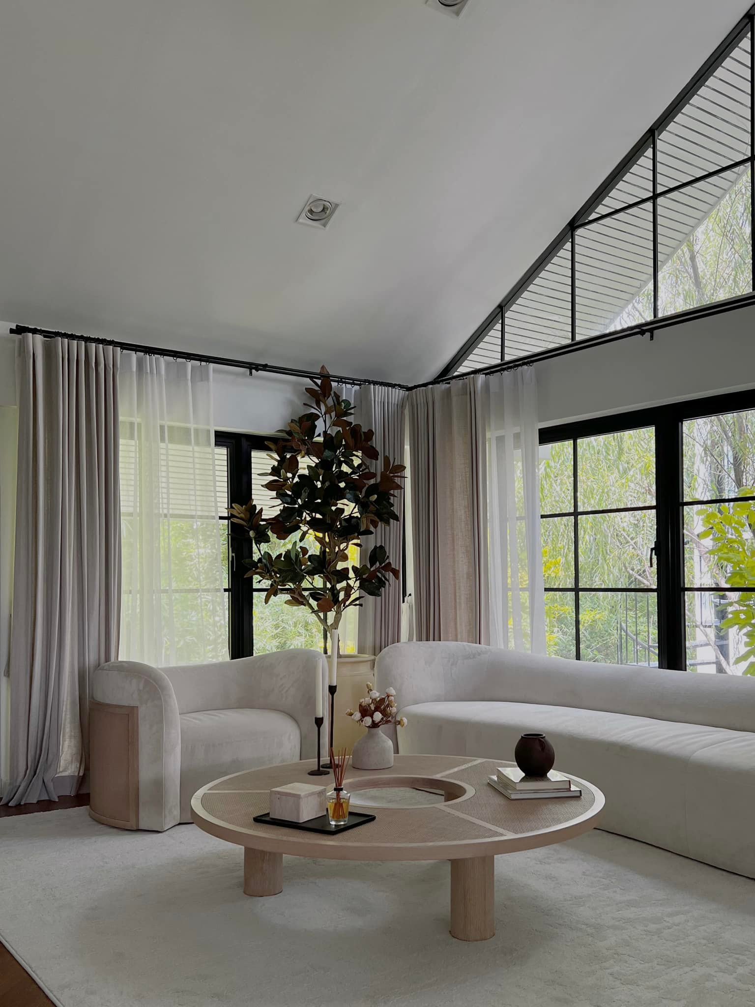 Khun Ann Thongprasom - Design and Build